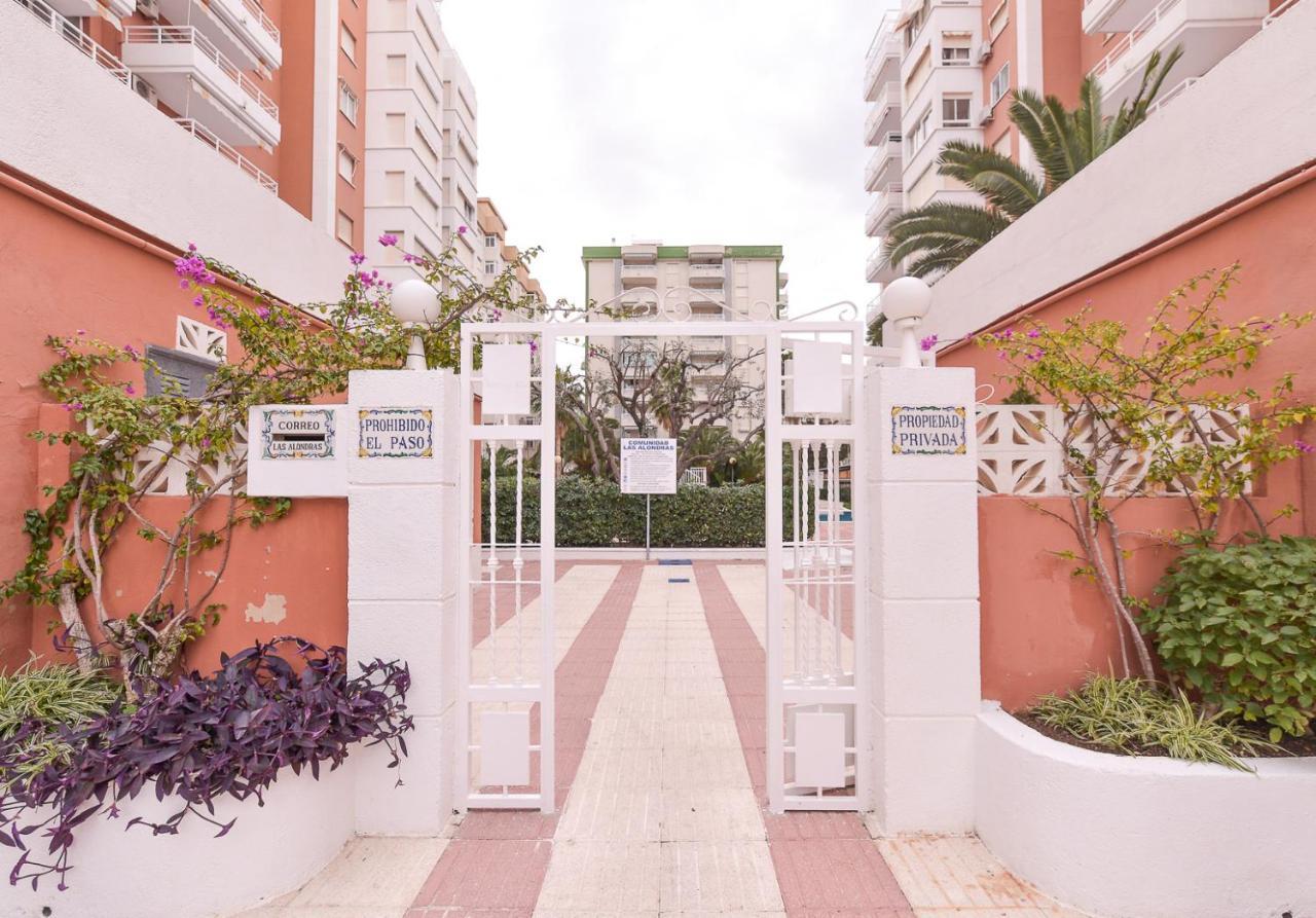 Apartamentos Marblau Las Alondras-Julio Y Agosto Solo Familias Гандия Экстерьер фото